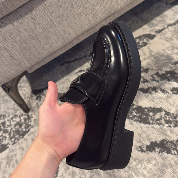 Prada - Brushed leather loafers
Just like new, only wore once. 100% Authentic - Picture 4 of 10